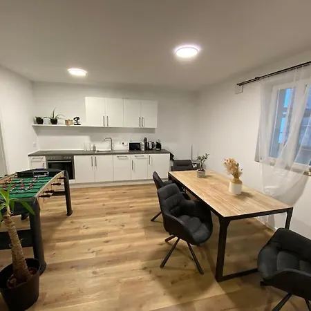 Modern-apartment Am Schloss - Claycation 公寓